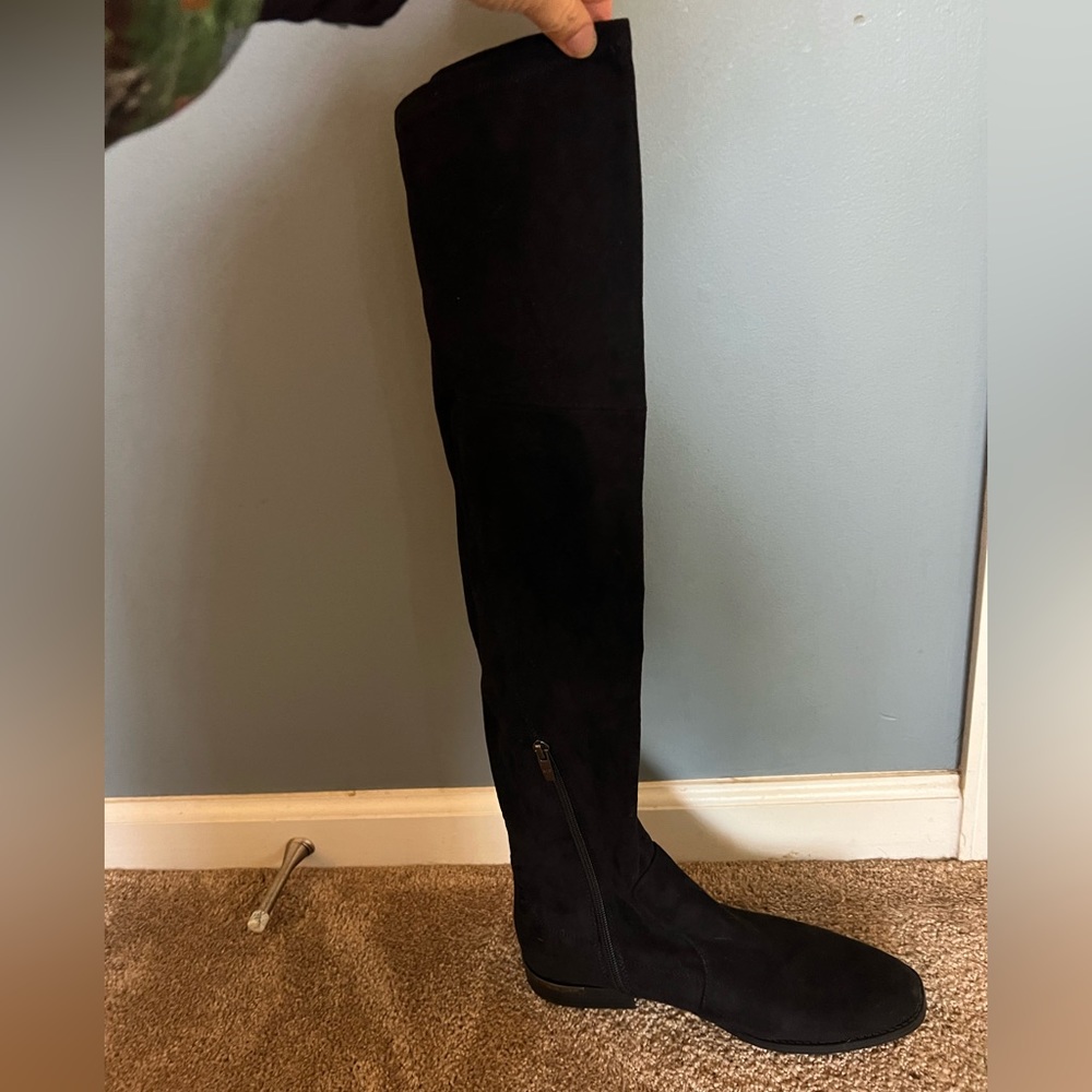 Sexy over the knee black flat boots. Like brand new.